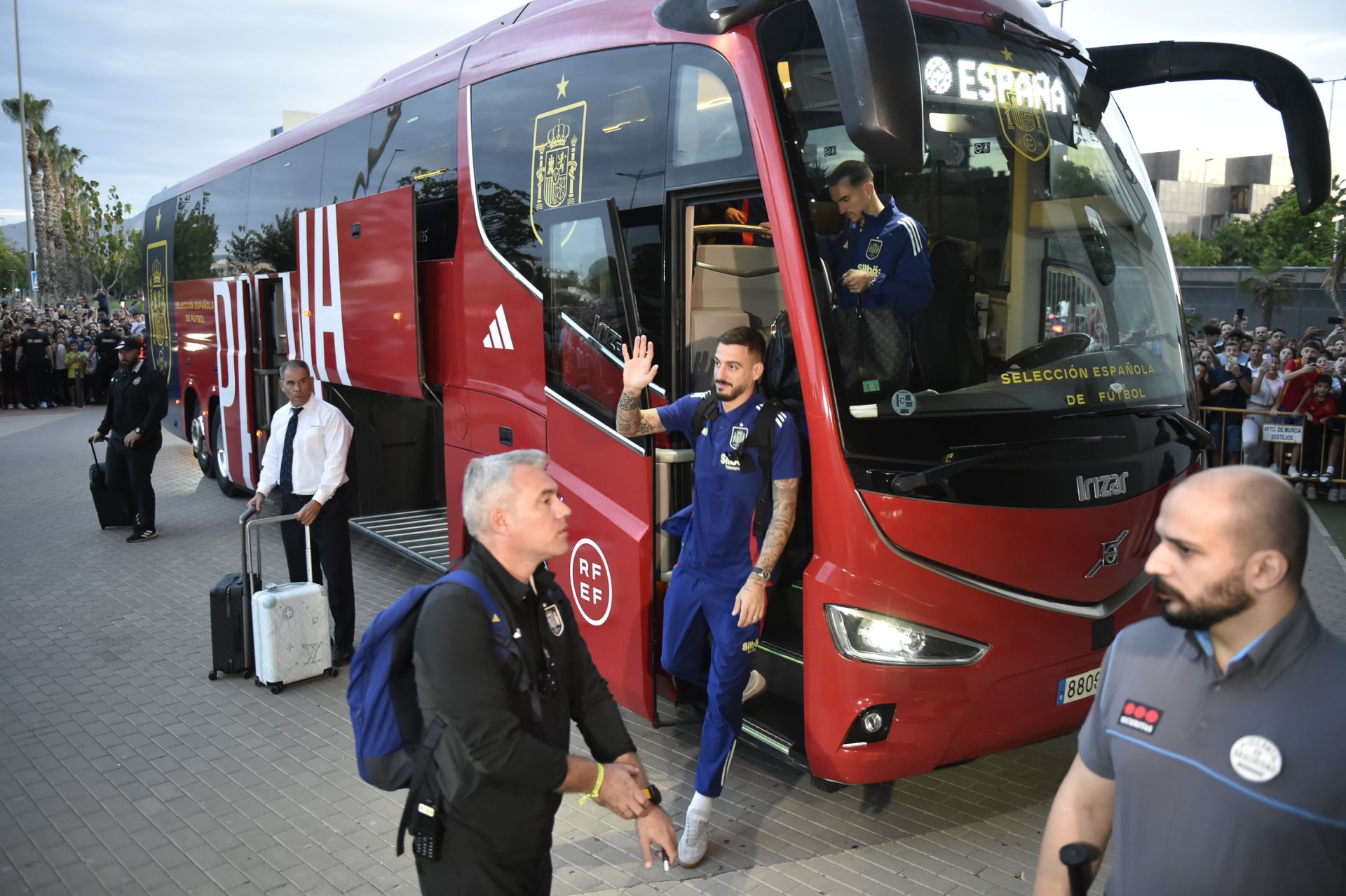 La llegada de la selección española a Murcia, en imágenes