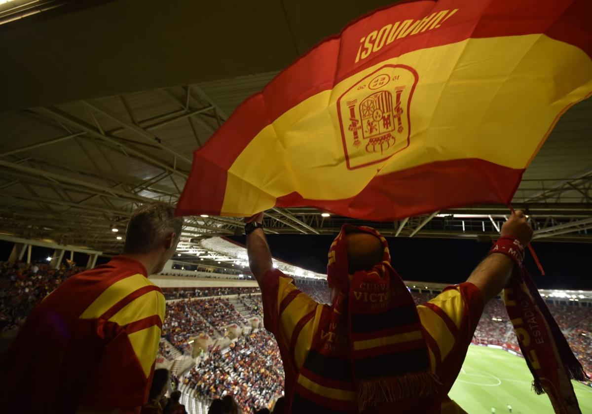 Gran ambiente en el Enrique Roca por la visita de La Roja