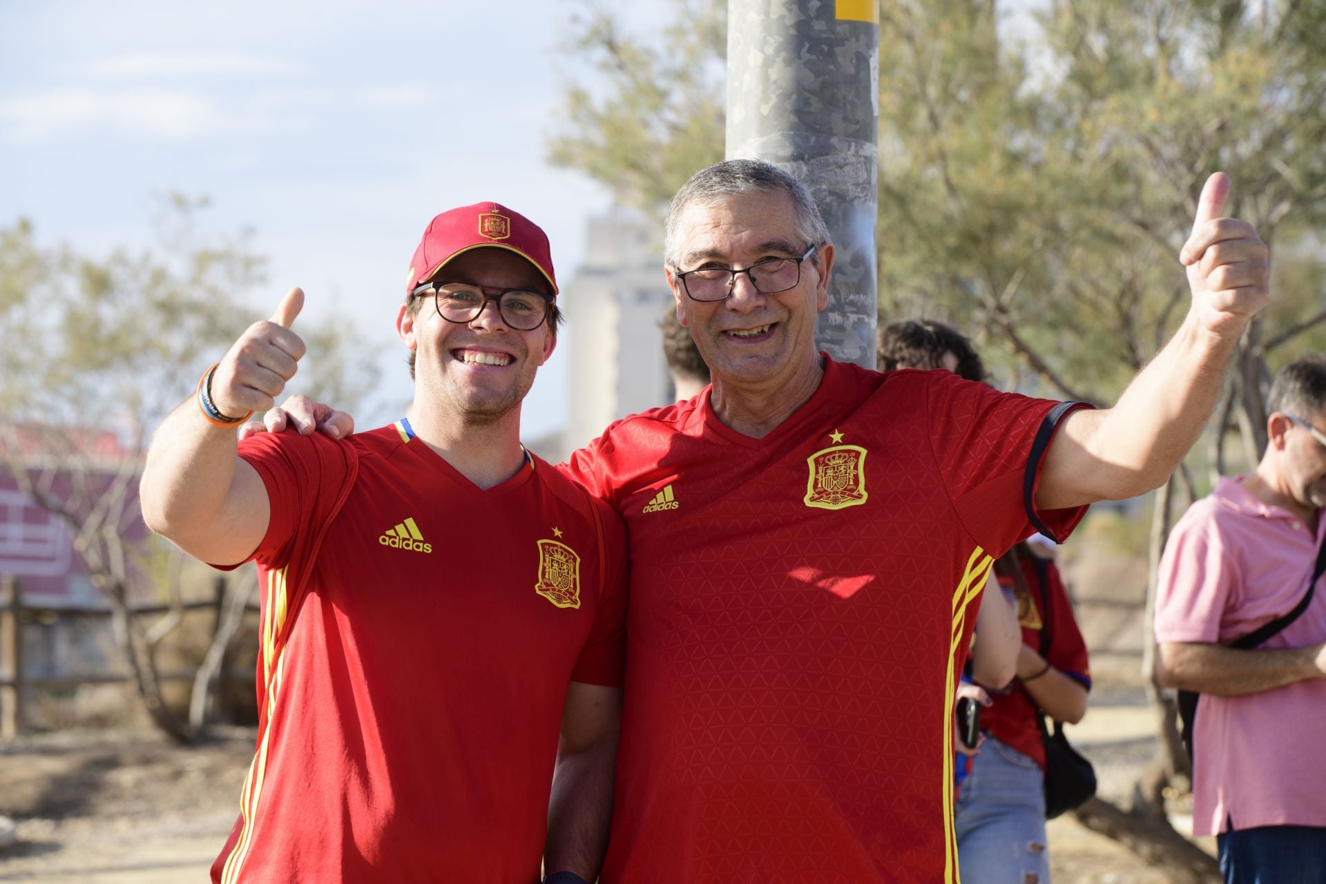 Gran ambiente en el Enrique Roca por la visita de La Roja