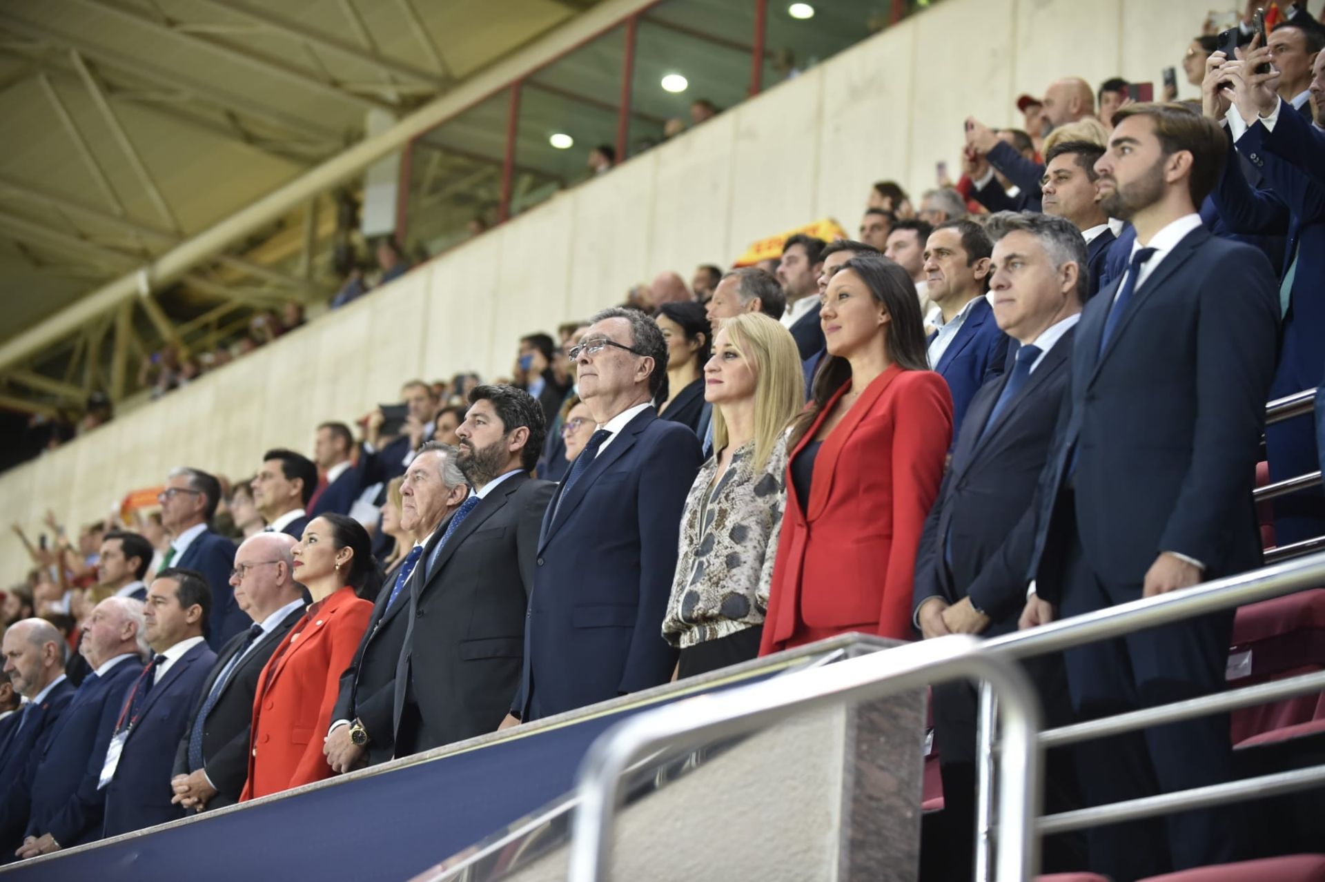 Gran ambiente en el Enrique Roca por la visita de La Roja