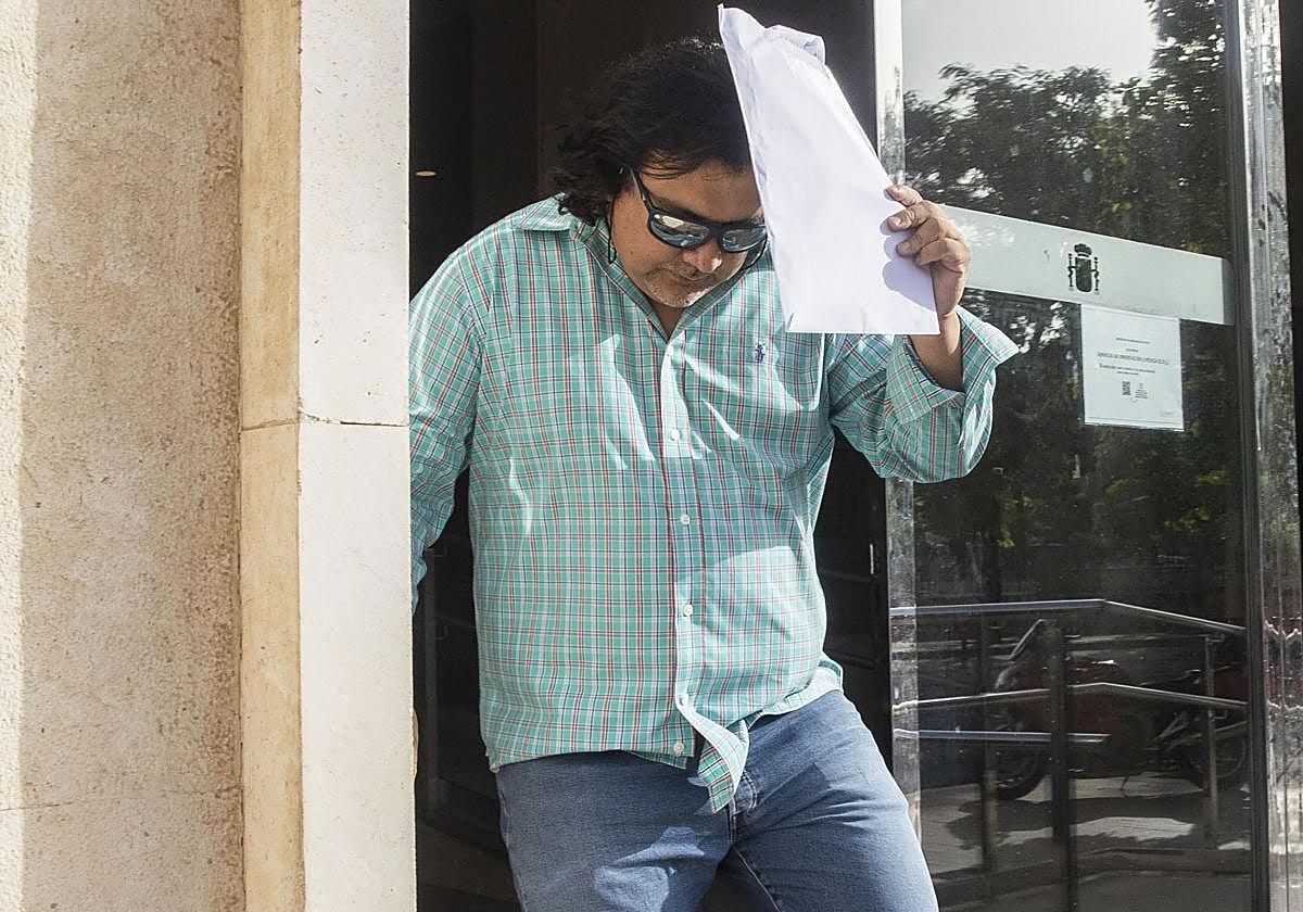 Walter Domínguez, este lunes, a la salida de la vista para abordar la posibilidad de suspender su ingreso en prisión.