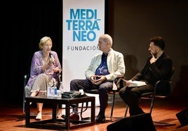 Soledad Puértolas y Pedro Calatrava, en el acto realizado en Fundación Mediterráneo.