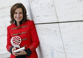 Paloma Sánchez-Garnica, en Barcelona mostrándose feliz con el Premio Planeta 2024.