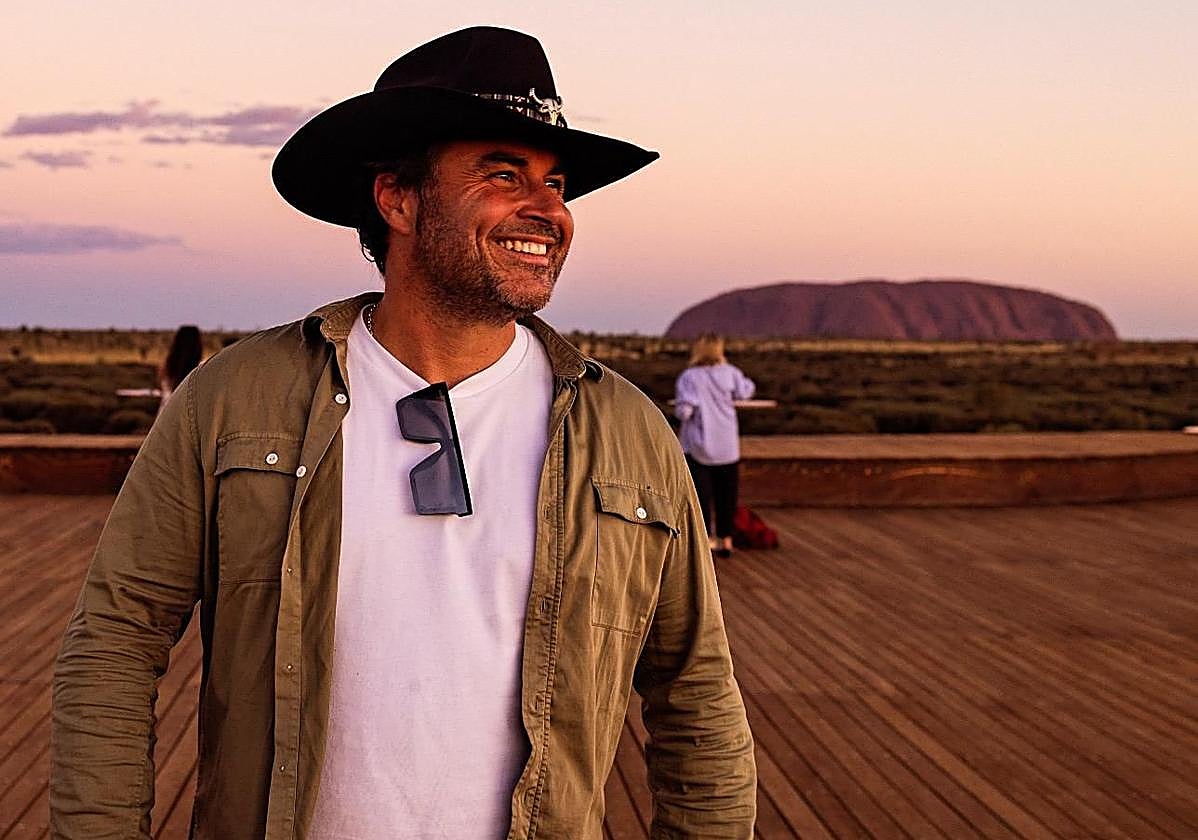 Miguel Maestre, cerca del conocido como Ayers Rock, en el Parque Nacional Uluru-Kata Tjuta, en Australia, en una fotografía reciente.