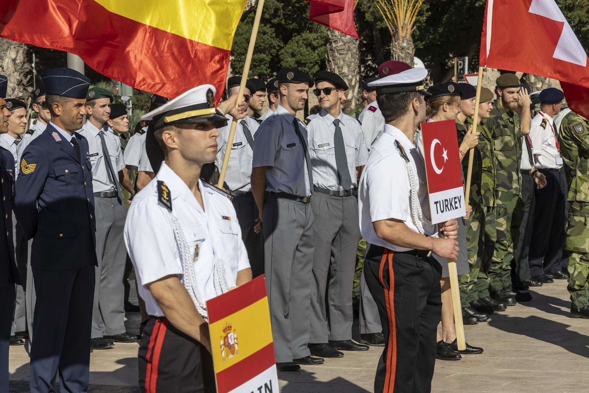 Llegada de los militares que participan en Cartagena en el campeonato de carreras de orientación