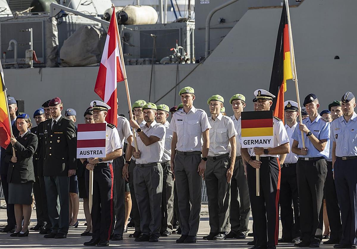 Llegada de los militares que participan en Cartagena en el campeonato de carreras de orientación