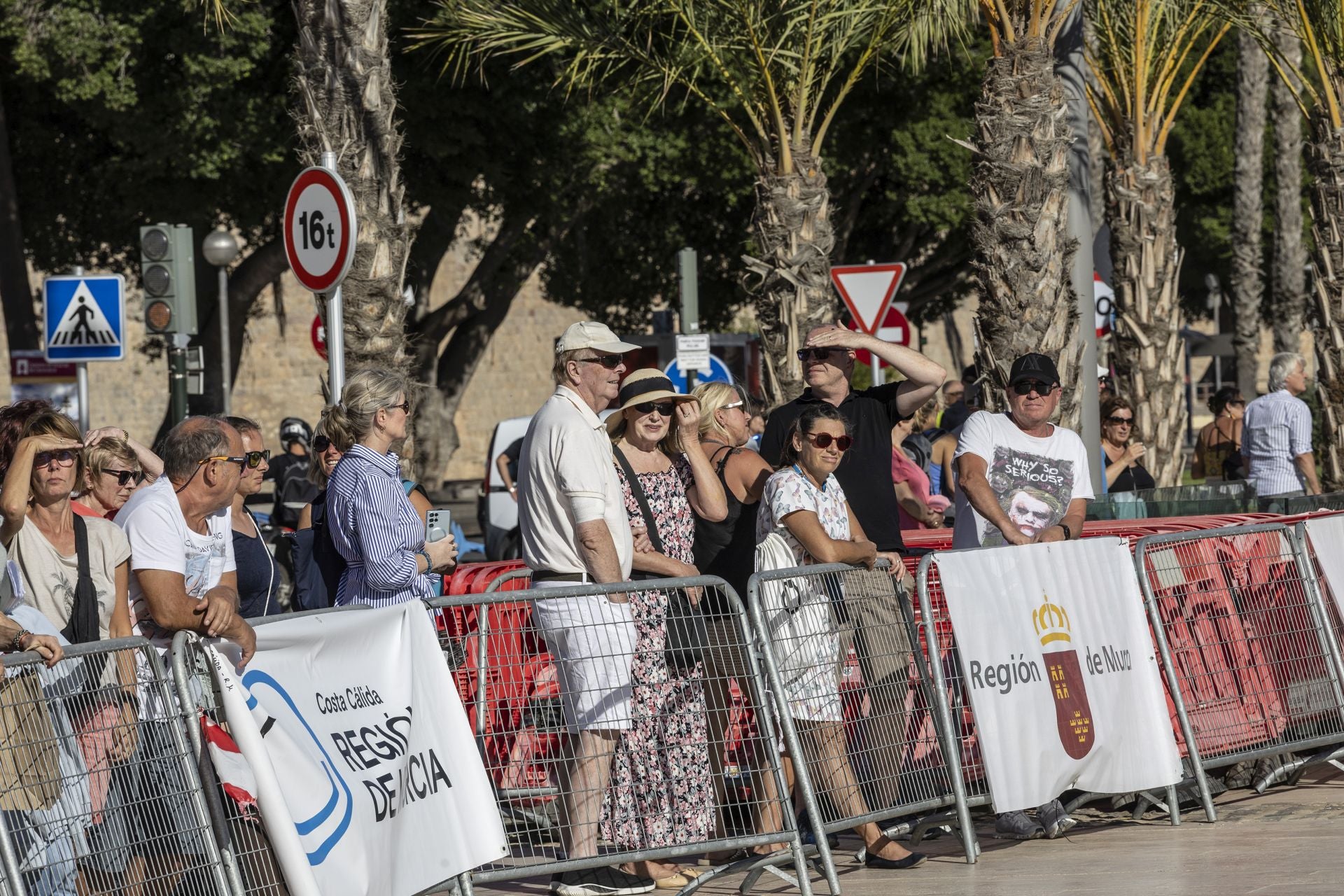 Llegada de los militares que participan en Cartagena en el campeonato de carreras de orientación
