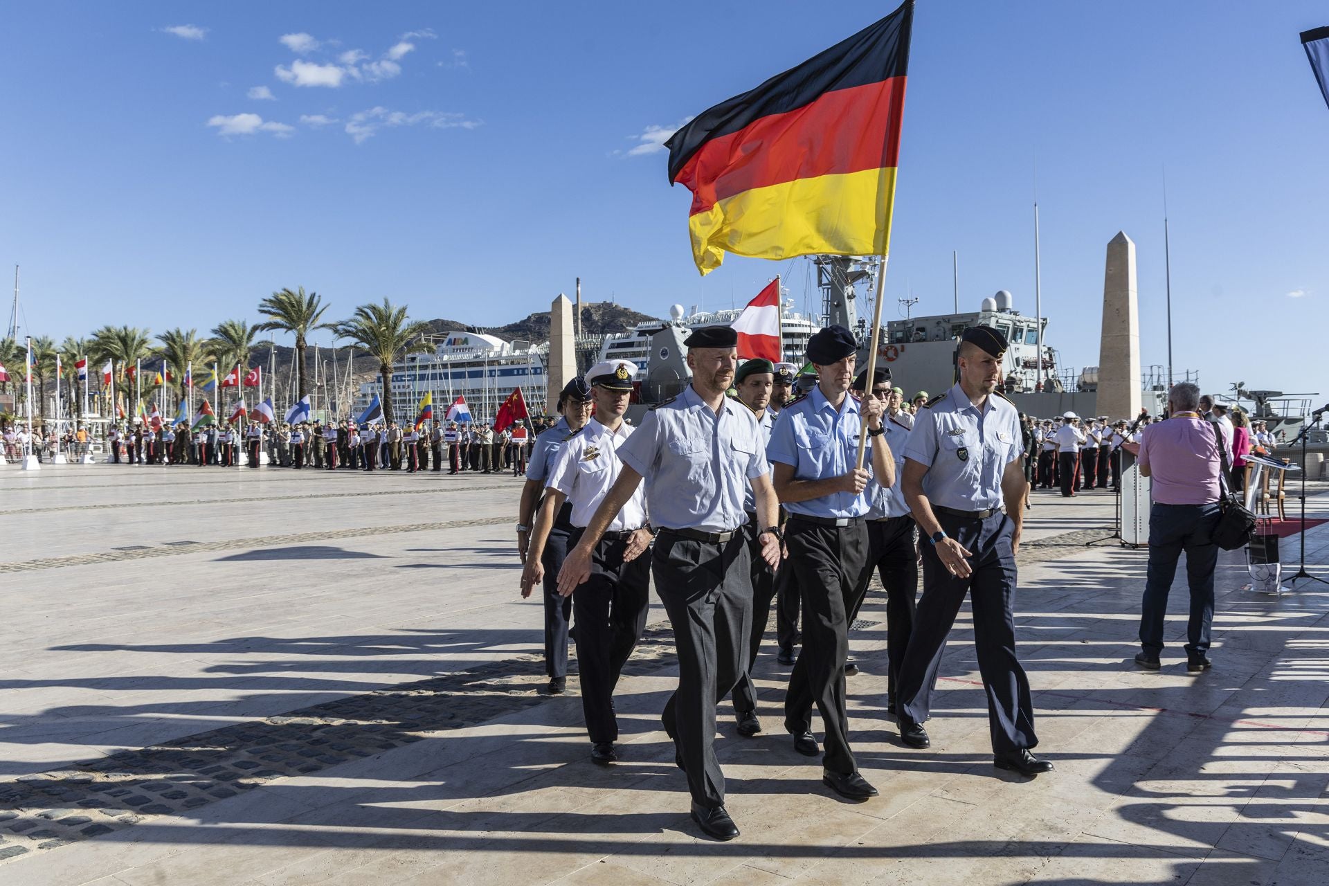 Llegada de los militares que participan en Cartagena en el campeonato de carreras de orientación