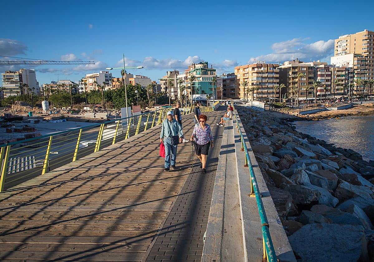 Arranque del paseo del dique de Levante, junto al paseo Juan Aparicio.