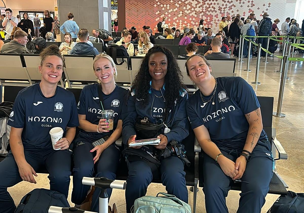 Niemojewska, Holesinska, Nelson y Massey sonríen, ayer.