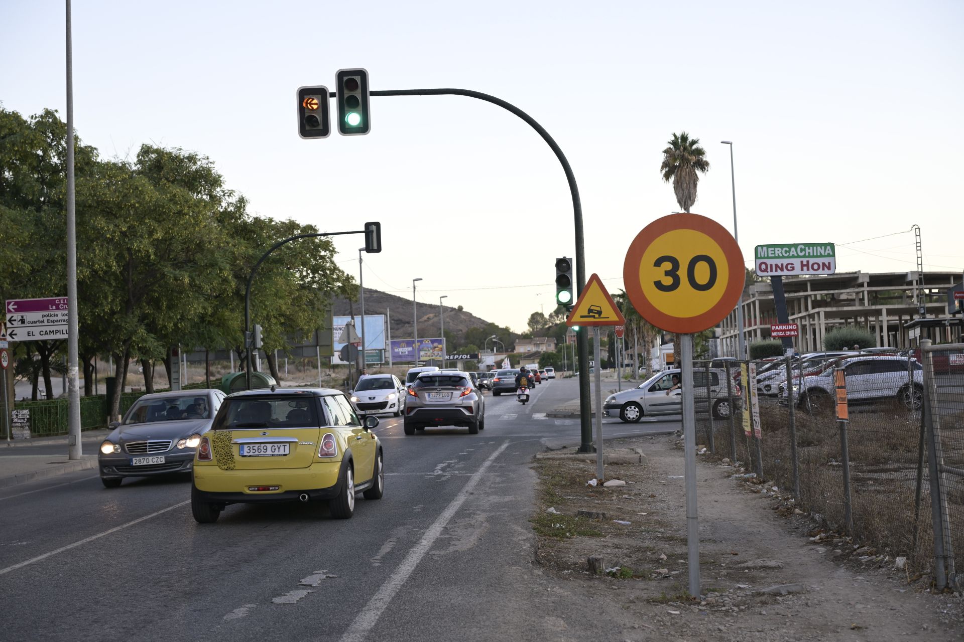 Las imágenes de los baches en la avenida Alejandro Valverde de Murcia