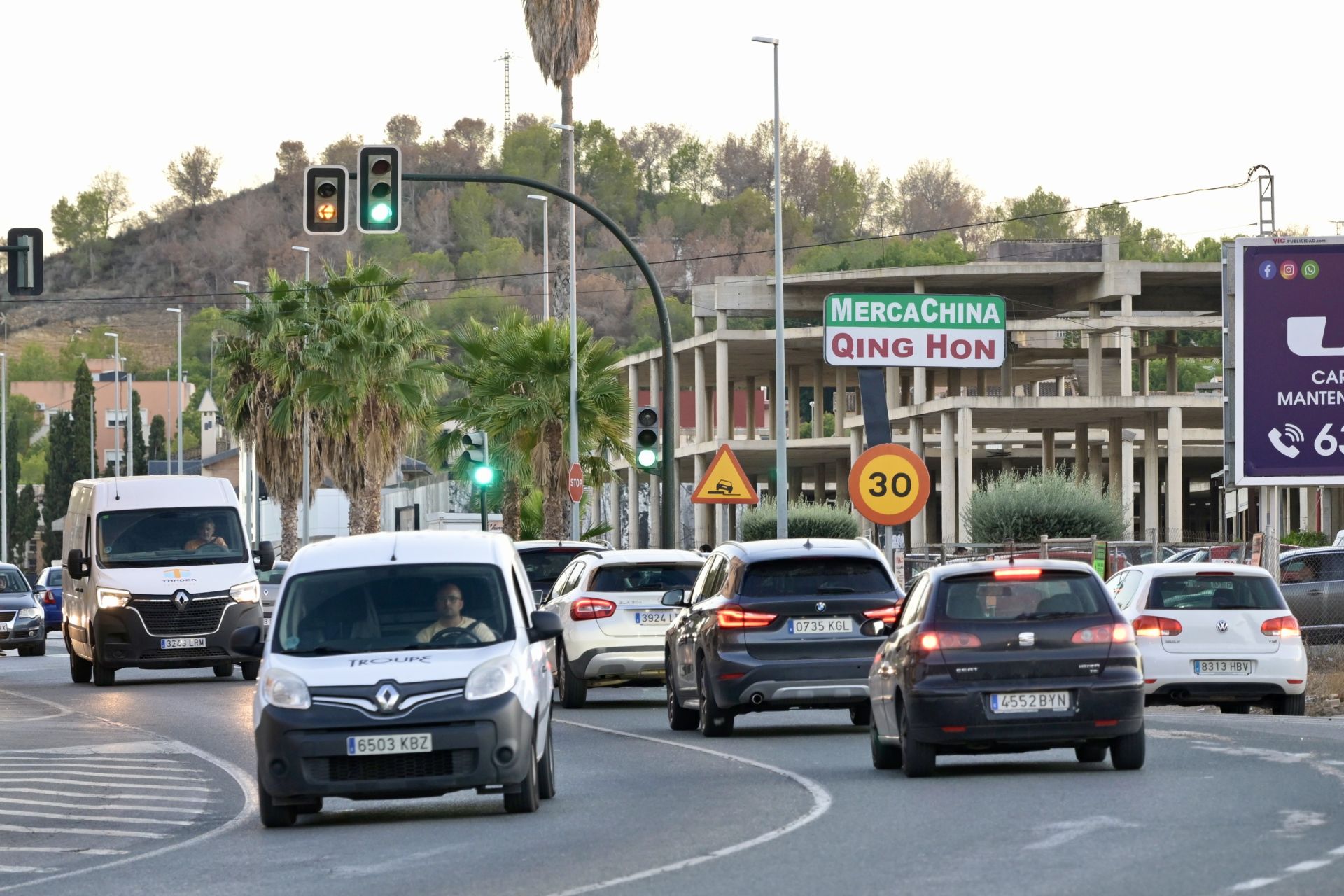 Las imágenes de los baches en la avenida Alejandro Valverde de Murcia