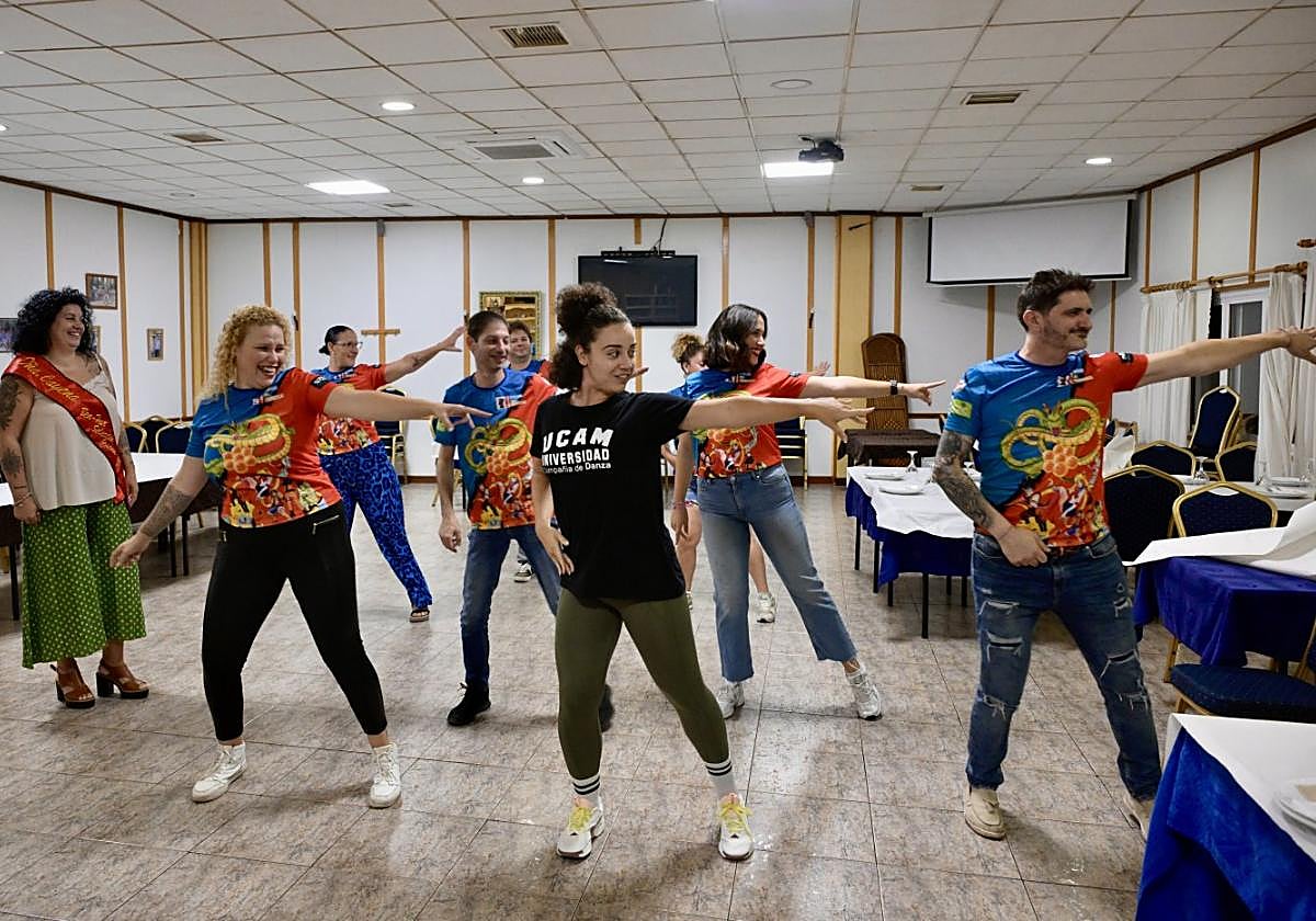 Ensayo de los aspirantes a musa y muso del Carnaval, el pasado miércoles en Cabezo de Torres.