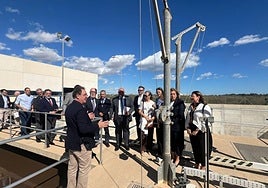 Visita a la depuradora de San Pedro tras la reunión del grupo de trabajo.