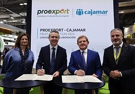 María Dolores Pagán y Eduardo Baamonde, directora territorial y presidente de Cajamar, con Mariano Zapata y Fernando Gómez, presidente y director general de Proexport.