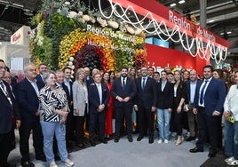 El presidente de la Comunidad Autónoma de la Región de Murcia, Fernando López Miras junto a otras autoridades, acompañó a los empresarios murcianos del sector durante la feria Fruit Attraction 2024 celebrada en Madrid.