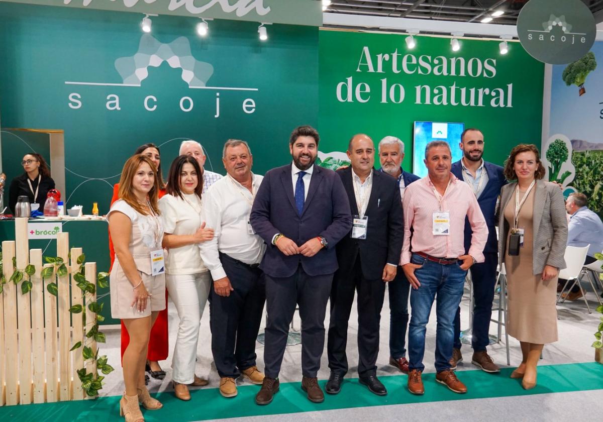 El equipo de Sacoje en la feria.