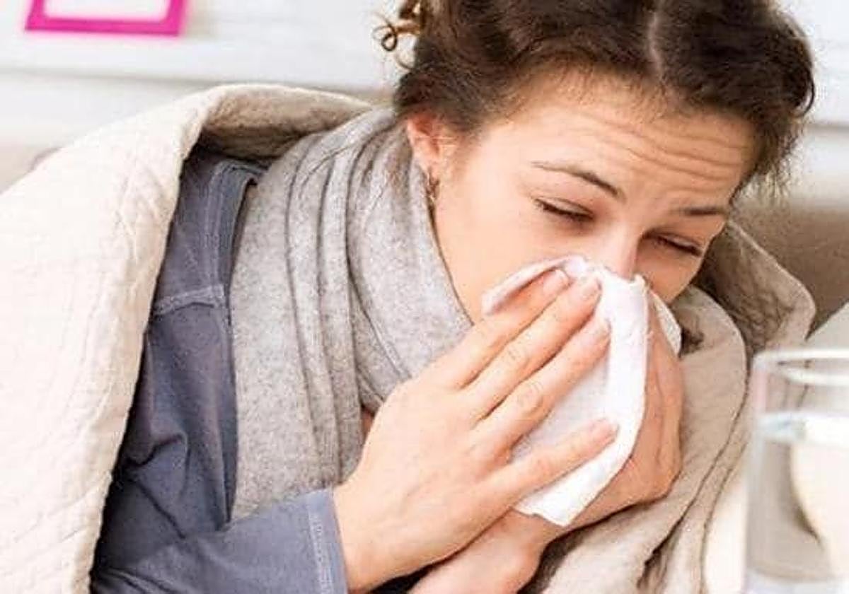 Una mujer con cogestión nasal.