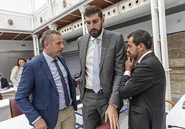 Segado, Antelo y Alpañez, este martes, en la Asamblea Regional.