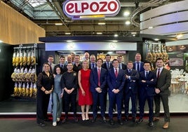 El equipo de El Pozo Alimentación desplazado a la feria de alimentación parisina Sial.