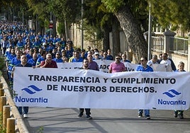 Trabajadores de Navantia protestando, este jueves, en el astillero.