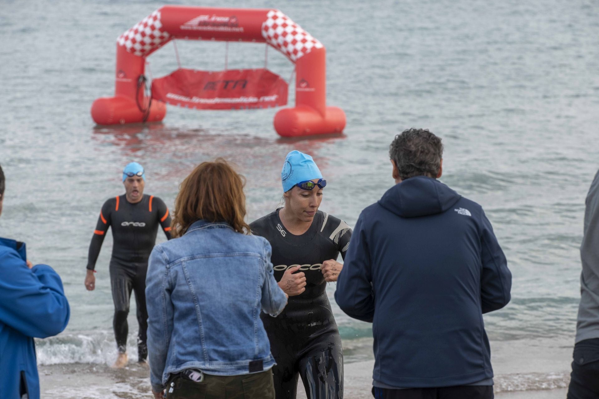 Las imágenes de la travesía a nado por Cabo de Palos