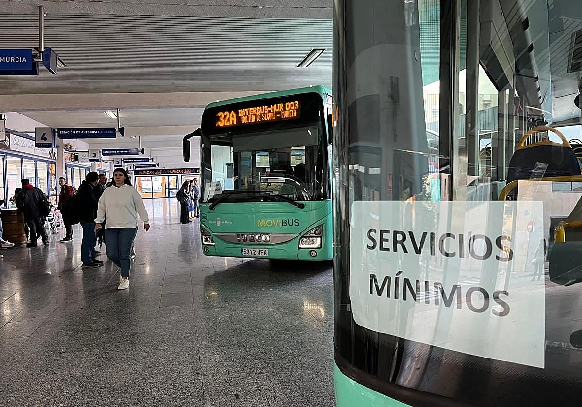La estación de autobuses de Murcia, este lunes, en la jornada de huelga.