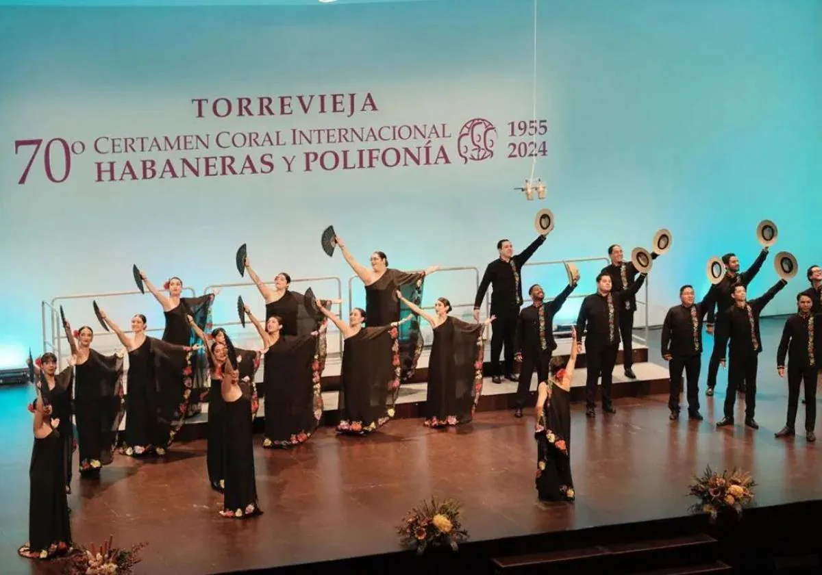 El Coro de Cámara del Departamento de Música de la Universidad de Guadalajara, durante su actuación.