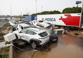 Vehículo de la empresa murciana El Mosca afectado por la DANA en Valencia.