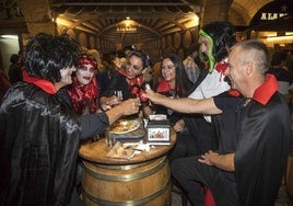 Varias personas celebran Halloween en Cartagena, en una imagen de archivo.