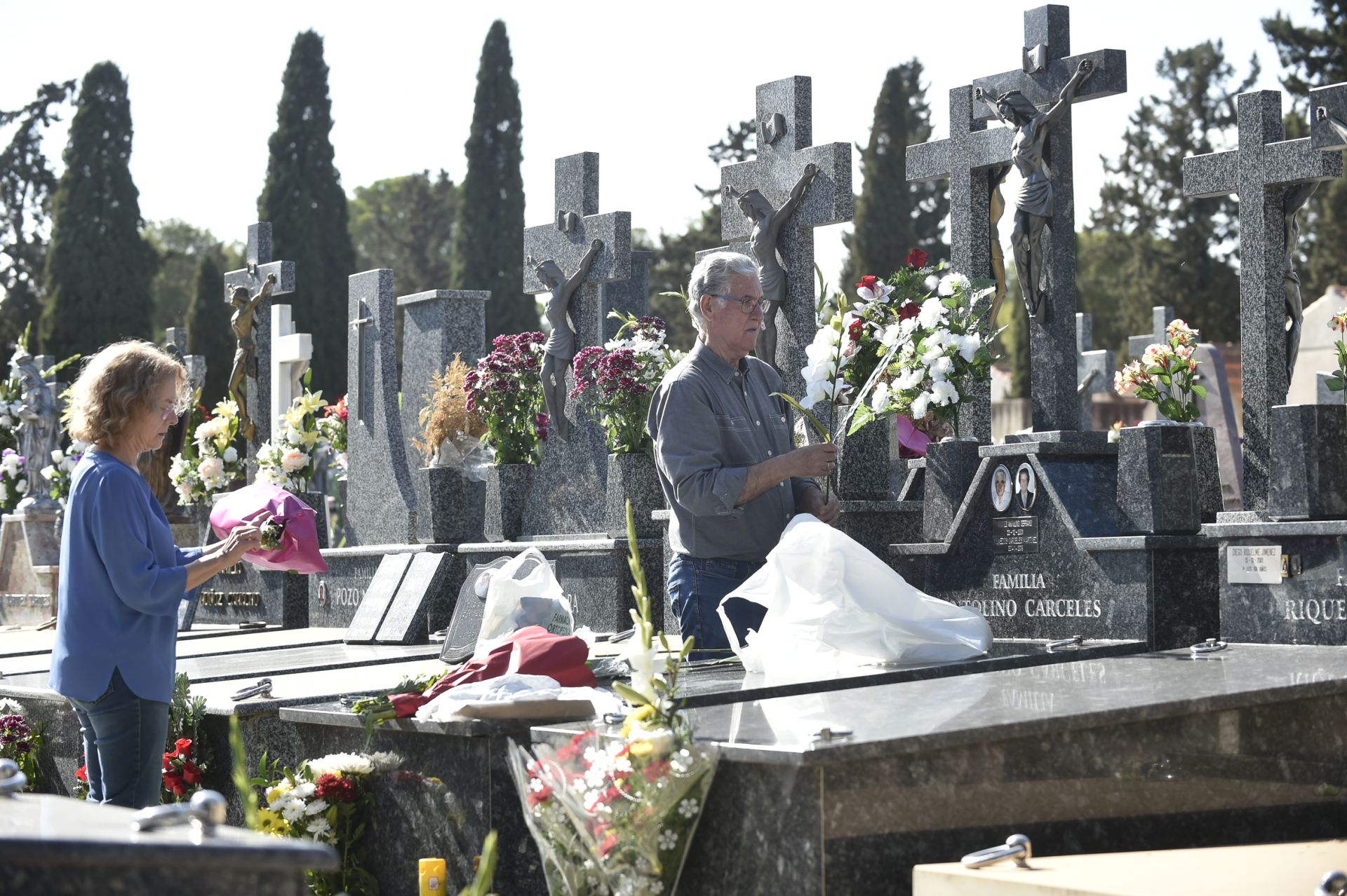 Las imágenes del Día de Todos los Santos en los cementerios de Murcia