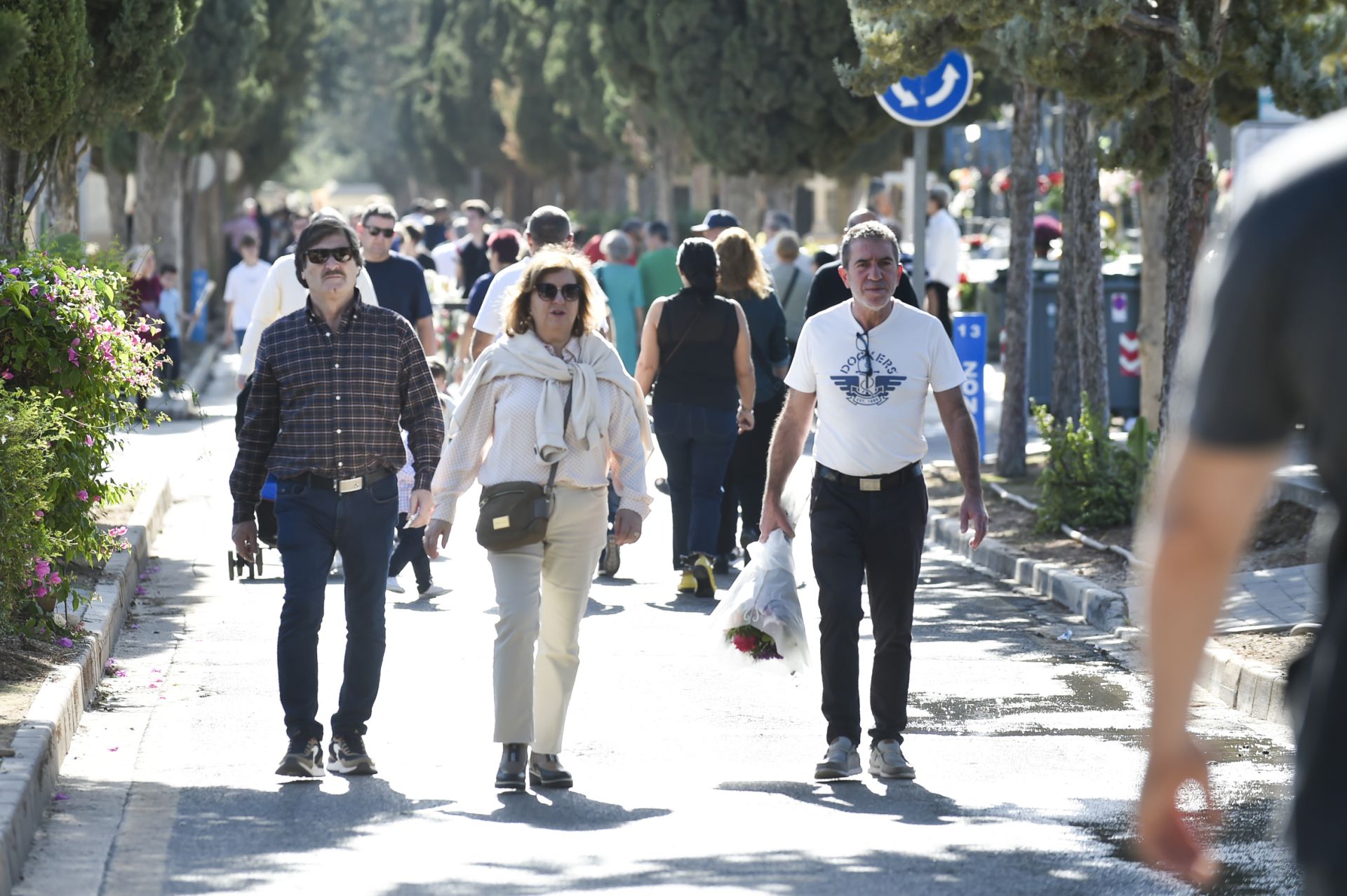 Las imágenes del Día de Todos los Santos en los cementerios de Murcia