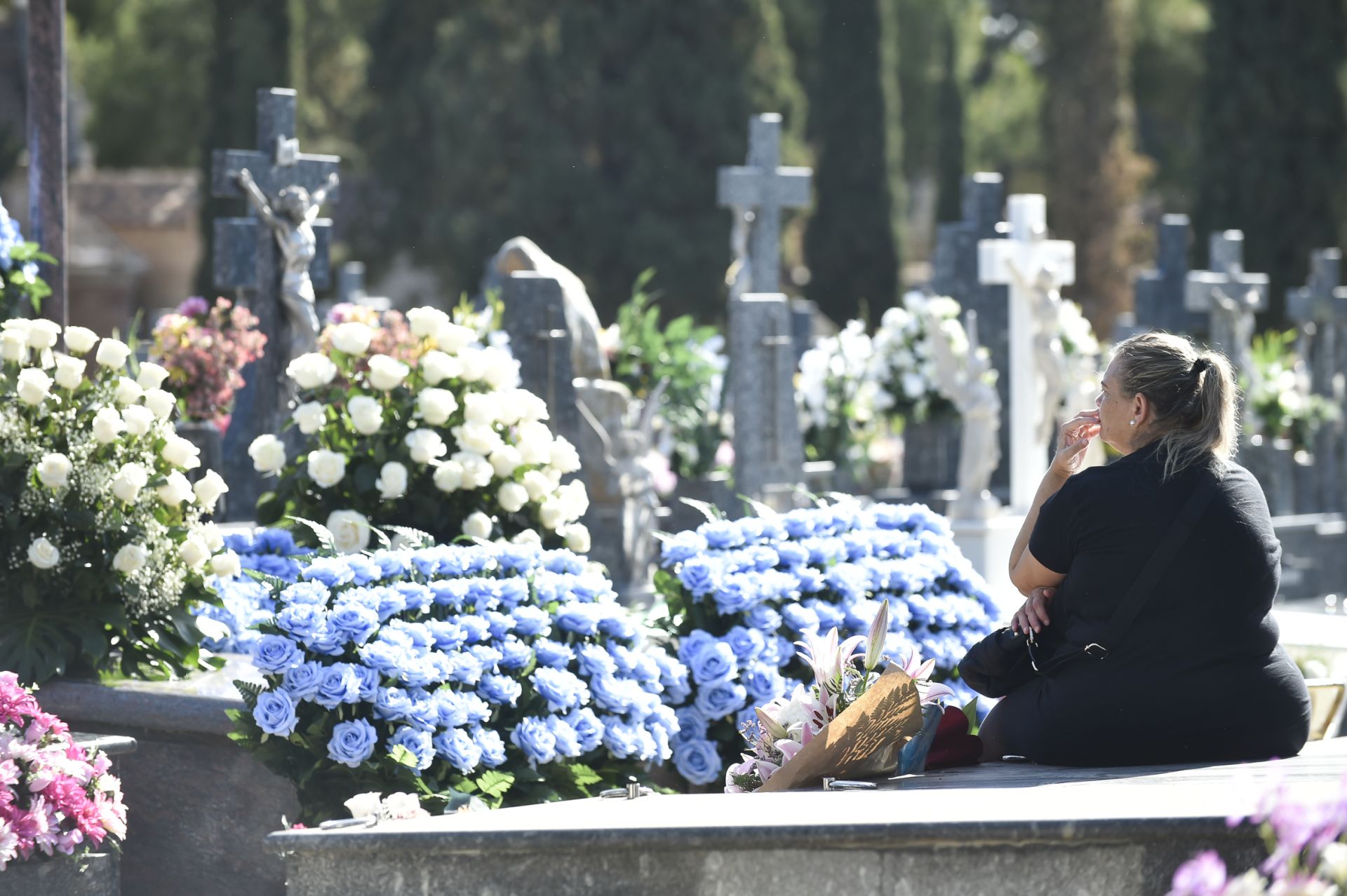 Las imágenes del Día de Todos los Santos en los cementerios de Murcia