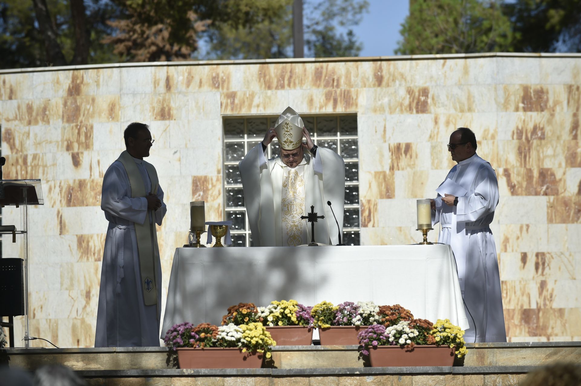 Las imágenes del Día de Todos los Santos en los cementerios de Murcia