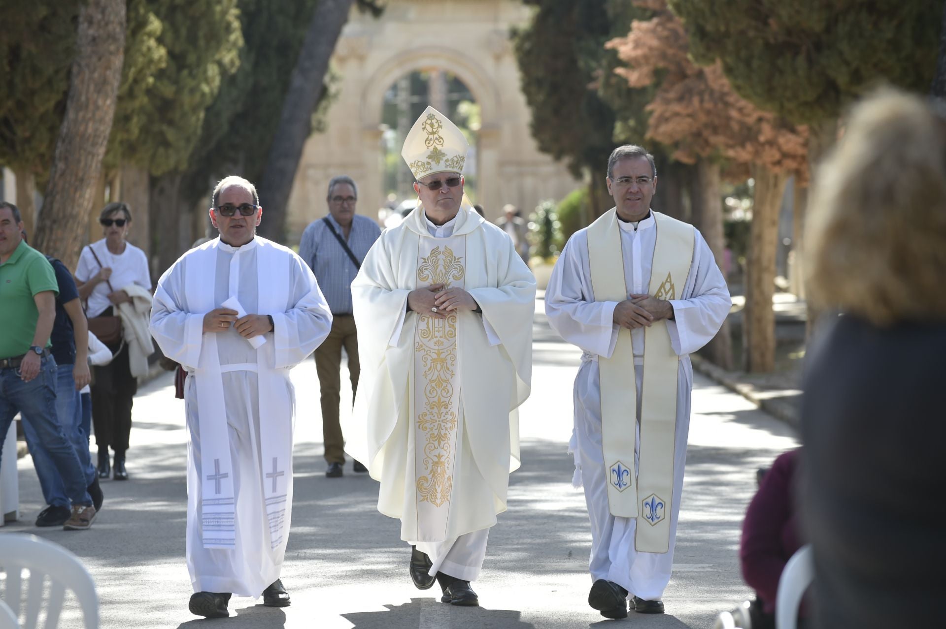 Las imágenes del Día de Todos los Santos en los cementerios de Murcia