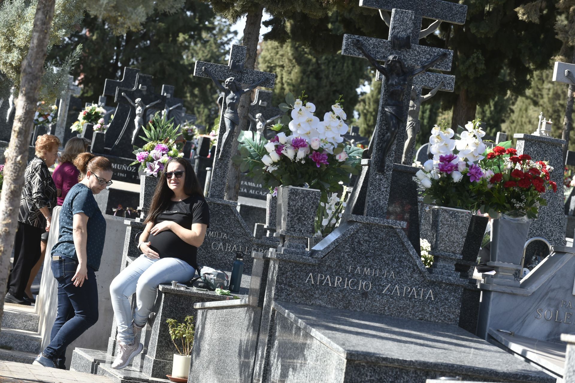 Las imágenes del Día de Todos los Santos en los cementerios de Murcia