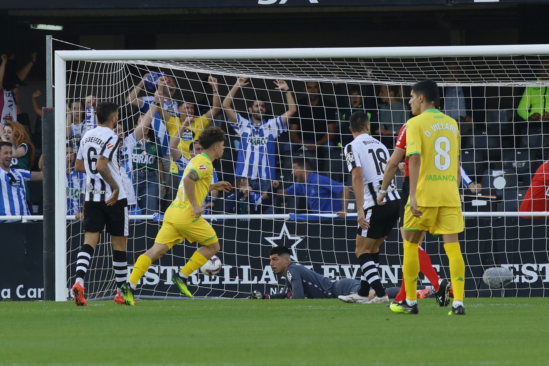 La derrota del Cartagena frente al Deportivo, en imágenes