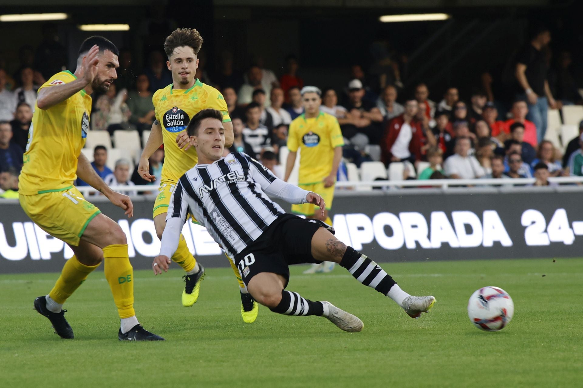 La derrota del Cartagena frente al Deportivo, en imágenes