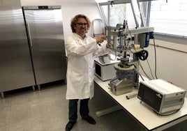 El profesor de Ingeniería Química de la Universidad de Murcia Francisco JoséHernández, en el laboratorio.