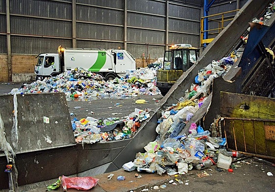 Imagen de archivo de residuos para su gesión en un ecoparque.