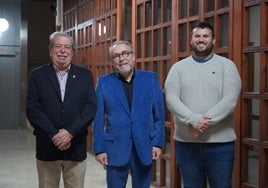 Luis Melgarejo y Simón Laborda, flanqueando a Paco Marín.