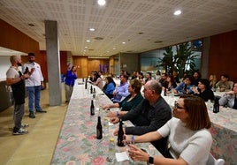 Cata de cervezas de Estrella de Levante a cargo de Héctor Pastor y Rodi Fernández.