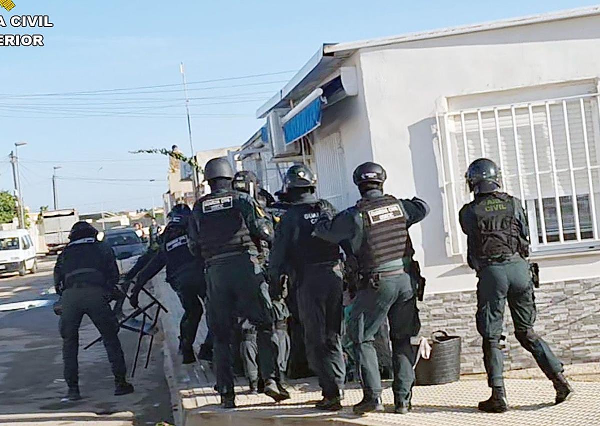 Imagen secundaria 1 - Operación 'Flashbag Cerablas' de la Guardia Civil.