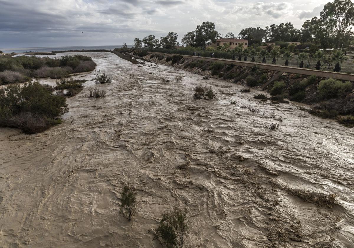 Rambla de Las Moreras, en Mazarrón, tras el último episodio de lluvia.