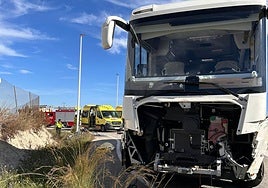 Estado en el que quedó la caravana tras el impacto contra la motocicleta.