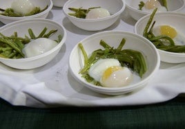 Huevo a baja temperatura con vainas salteadas.