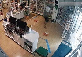 Imágenes del momento del robo, captadas por las cámaras de videovigilancia del local.