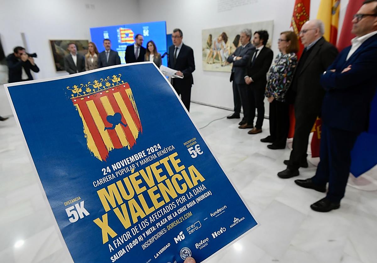 Presentación de la carrera solidaria, este miércoles, en el Ayuntamiento de Murcia.