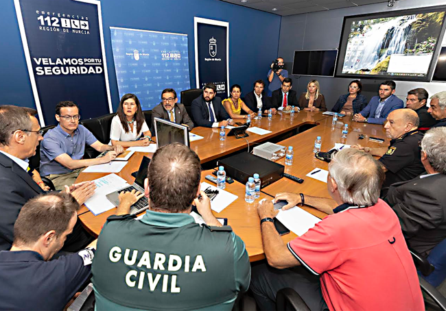 Reunión mantenida en el Centro de Coordinación de Emergencias.