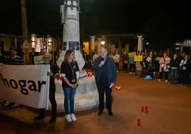 Asistentes, al término de la marcha, en la Plaza Nueva.